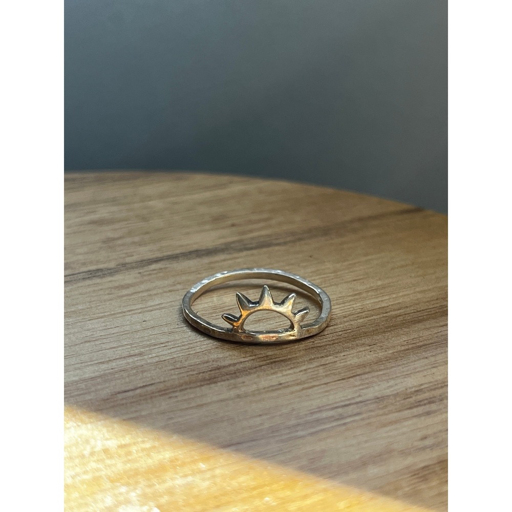 Sterling Silver Rising Sunburst Ring Hammered Band Minimalist Size 6 Boho Chic